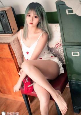 两位女王圣水调教小刚
