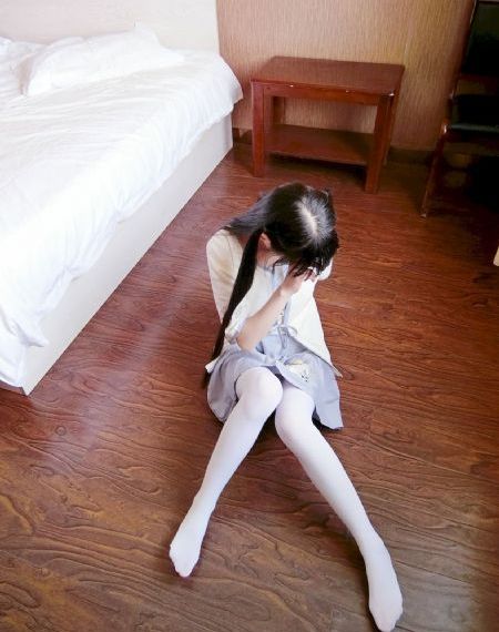 我才不要和你