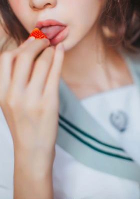 年轻的女闺蜜hd